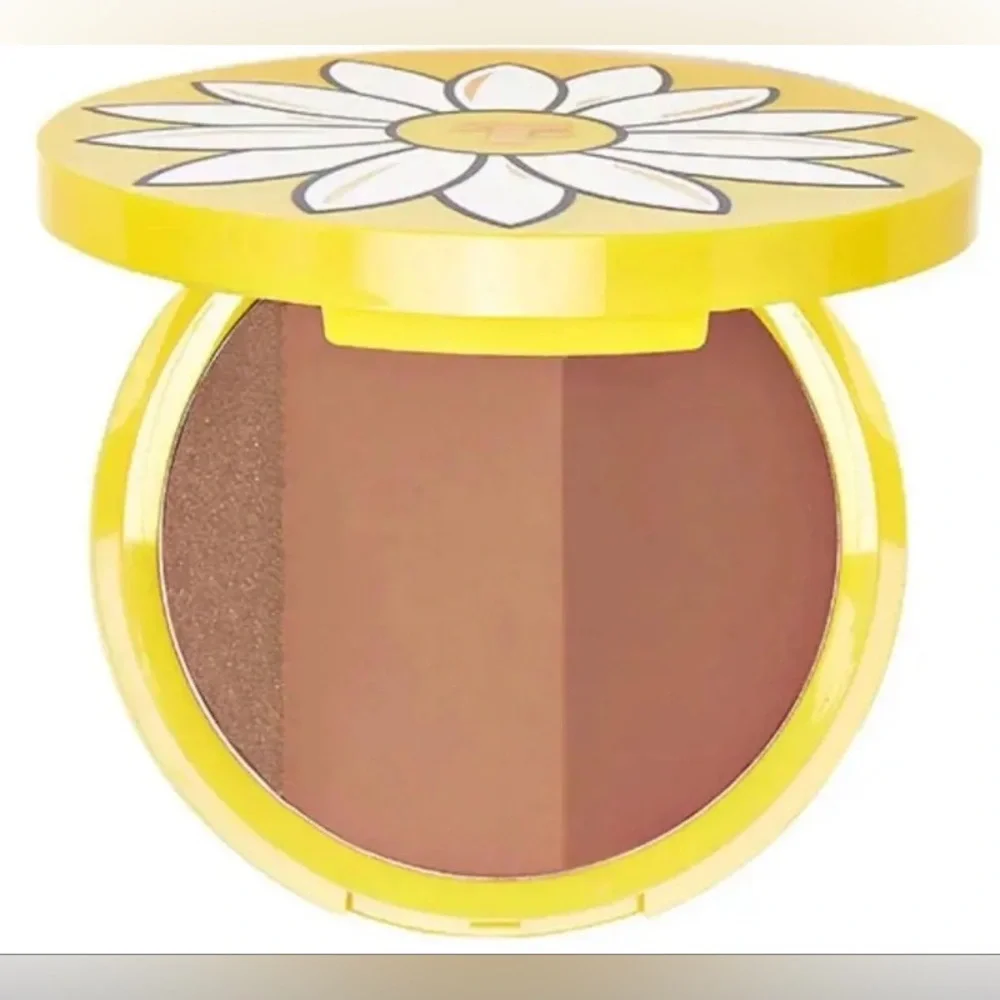 Trixie Cosmetics Flower Power Groovy Gardenia Large Bronzer NIB